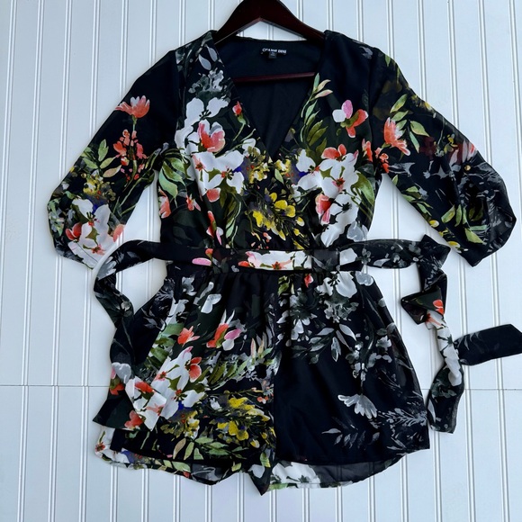 Gianni Bini Pants - Gianni Bini Black Romber with Flowers details